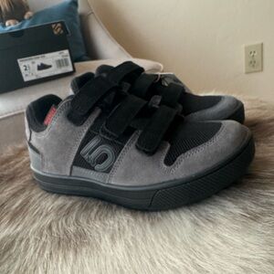 NIB Kids Five Ten Freerider Mountain Biking Shoes 2.5